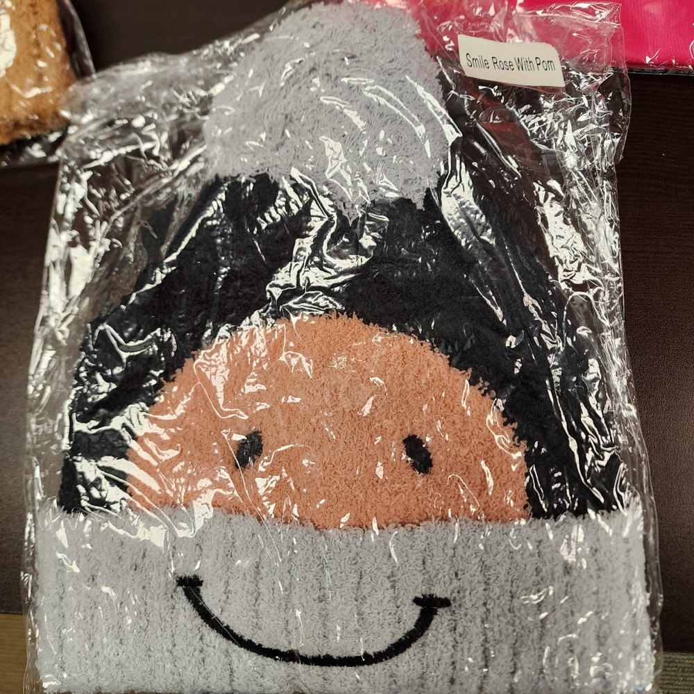 COZY CUDDLES Knit Smiley Face Pom Pom Beanie NWT - Picture 2 of 3